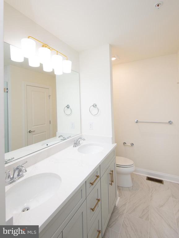 300 DIXON STREET Unit: 201