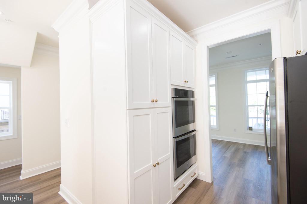 300 DIXON STREET Unit: 201