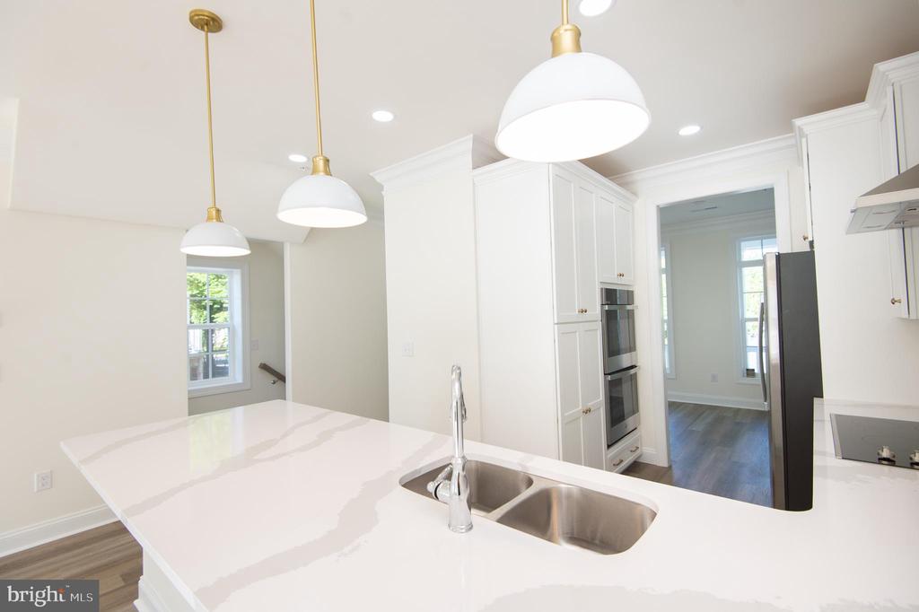 300 DIXON STREET Unit: 201