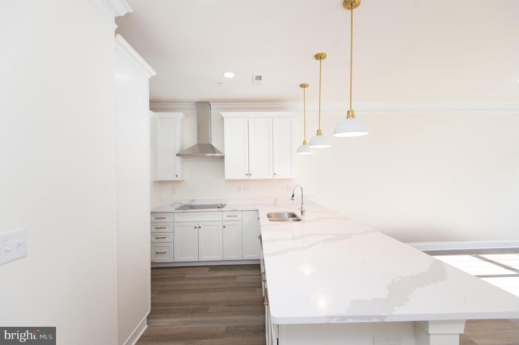 300 DIXON STREET Unit: 201