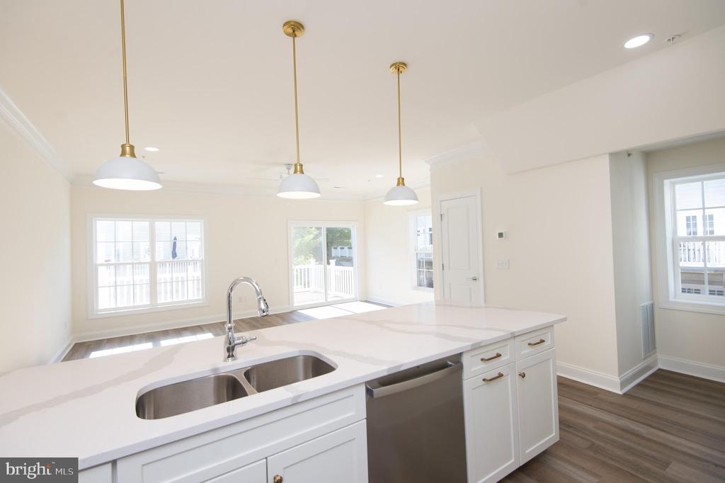 300 DIXON STREET Unit: 201