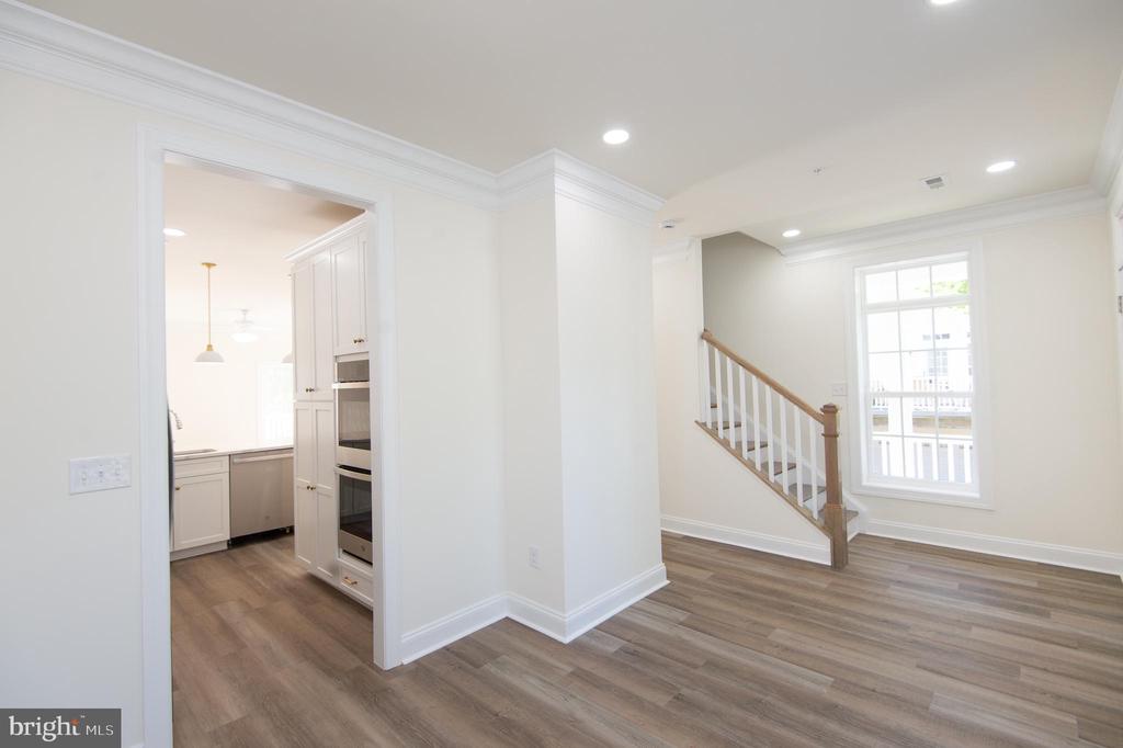 300 DIXON STREET Unit: 201