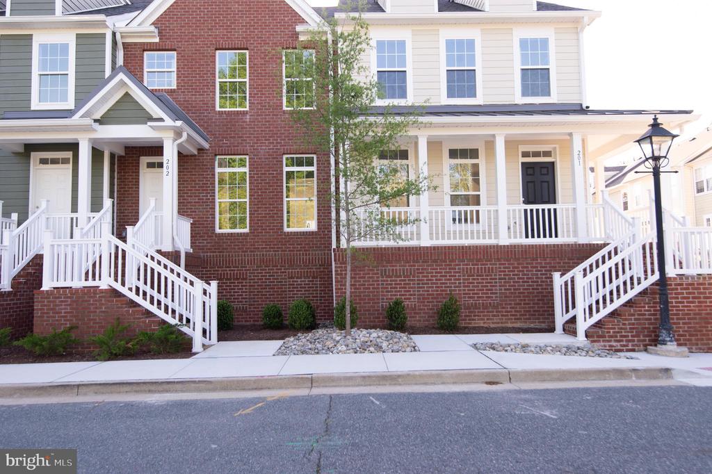 300 DIXON STREET Unit: 201