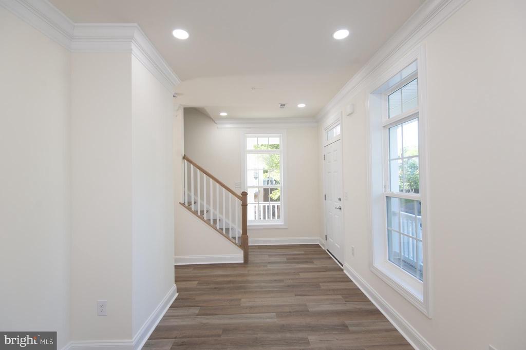 300 DIXON STREET Unit: 201
