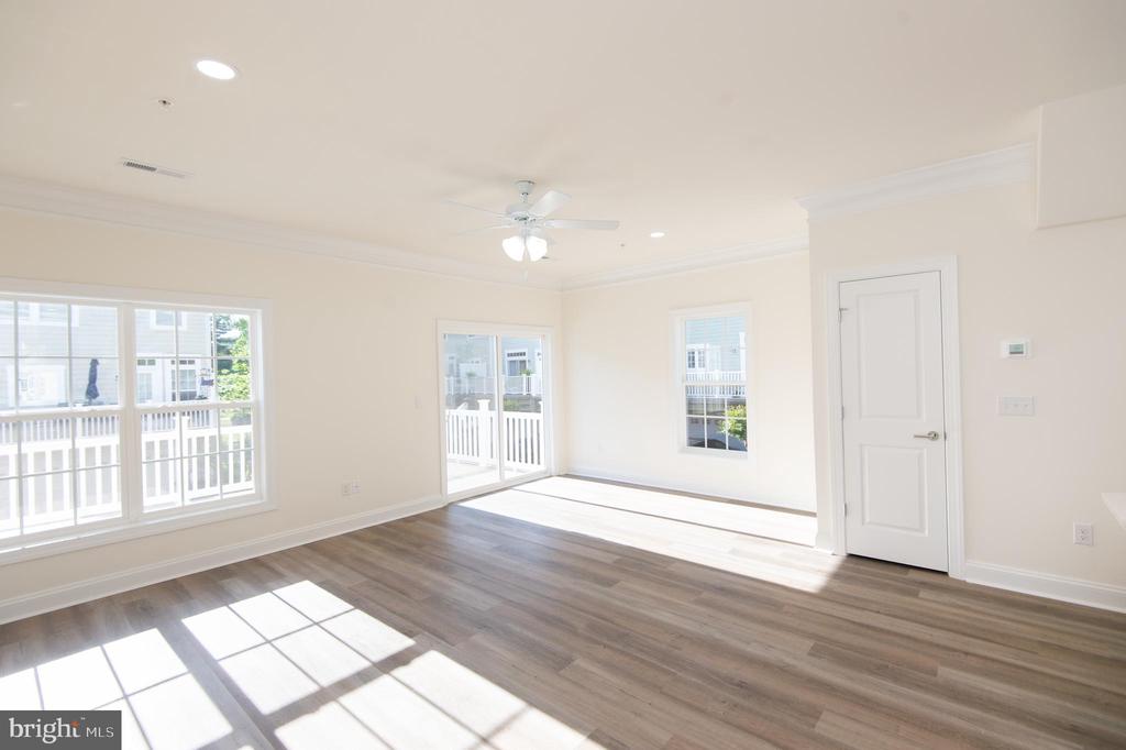 300 DIXON STREET Unit: 201