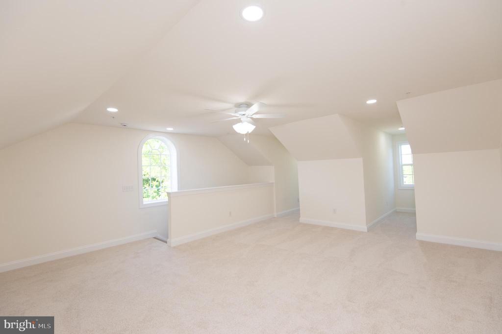 300 DIXON STREET Unit: 201