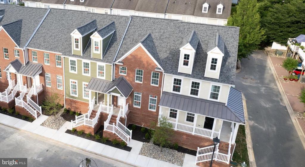 300 DIXON STREET Unit: 201