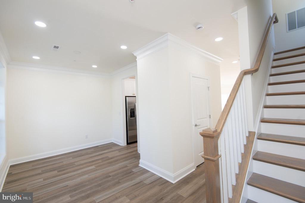300 DIXON STREET Unit: 201