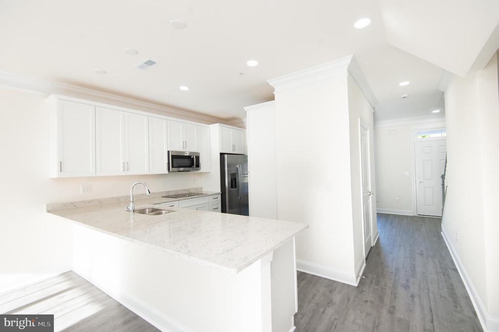 300 DIXON STREET Unit: 202