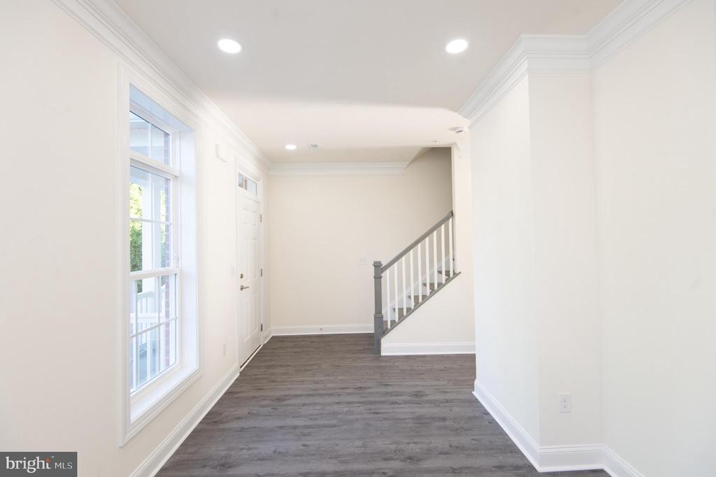 300 DIXON STREET Unit: 202