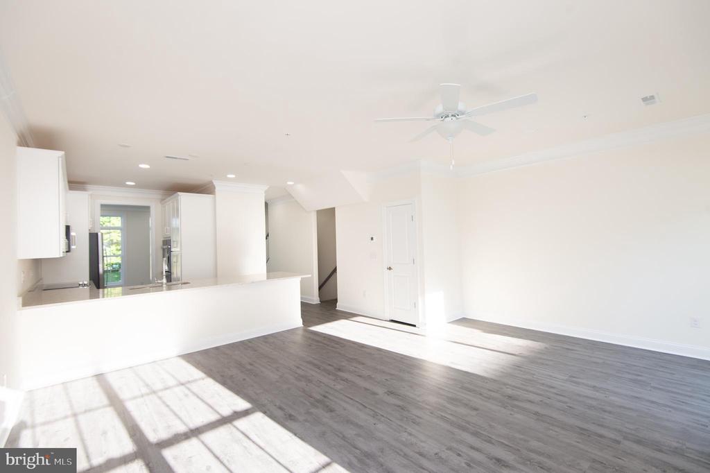 300 DIXON STREET Unit: 202