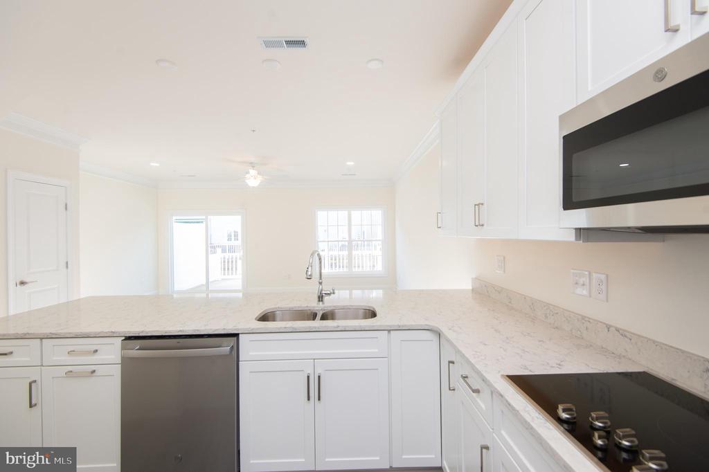 300 DIXON STREET Unit: 202