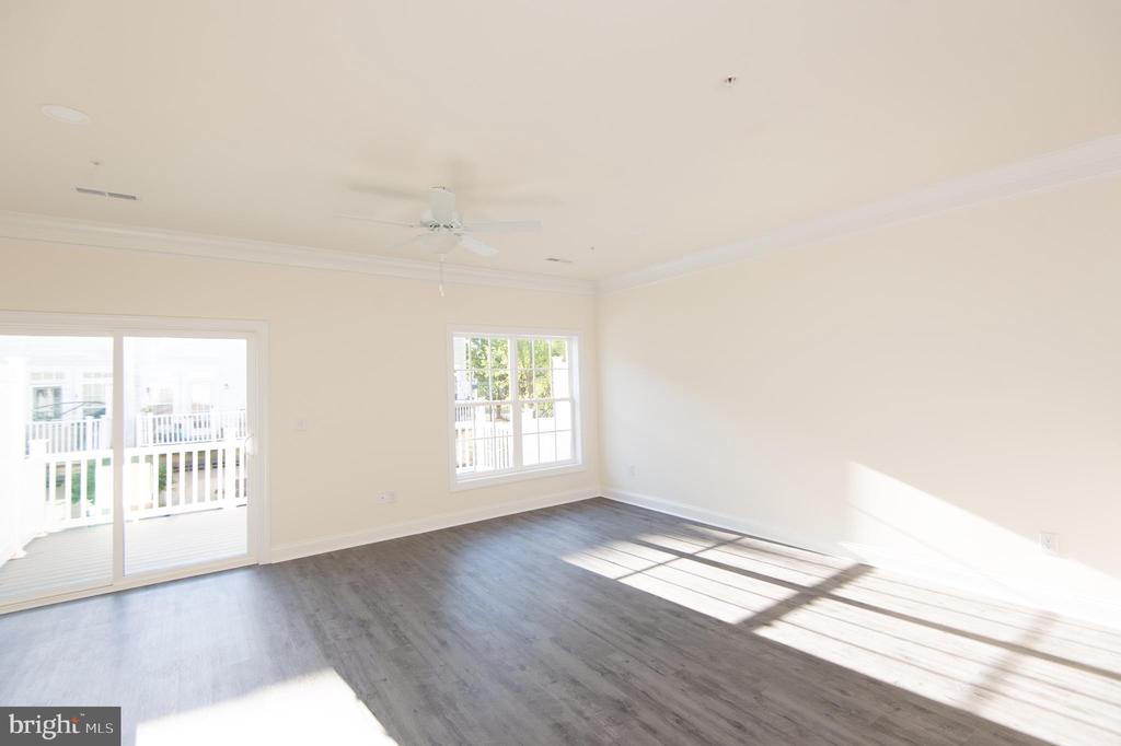 300 DIXON STREET Unit: 202