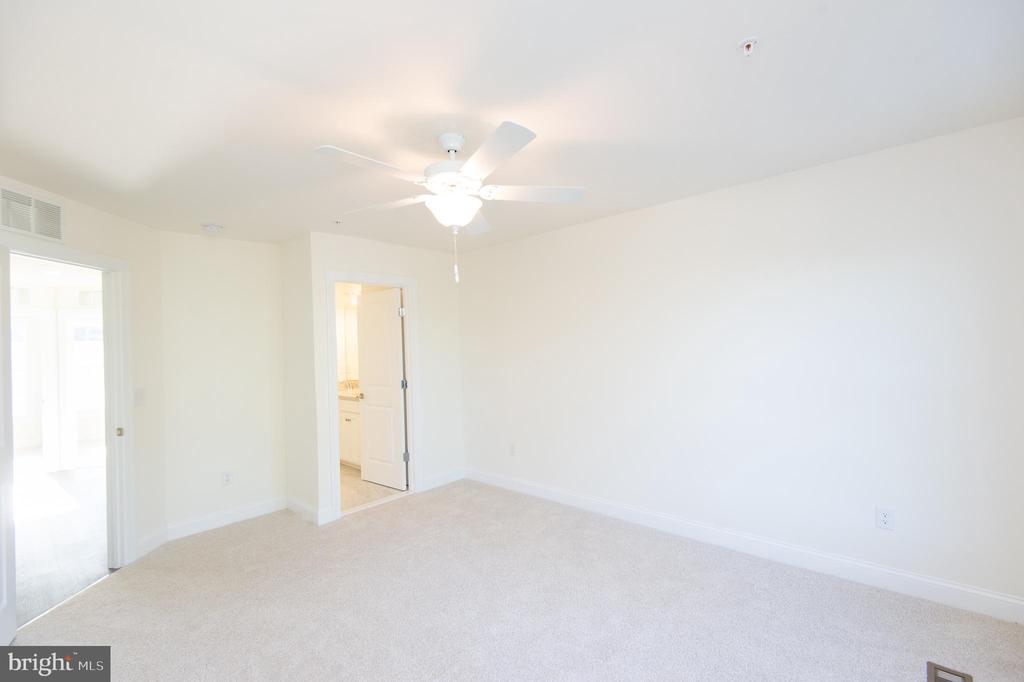 300 DIXON STREET Unit: 202