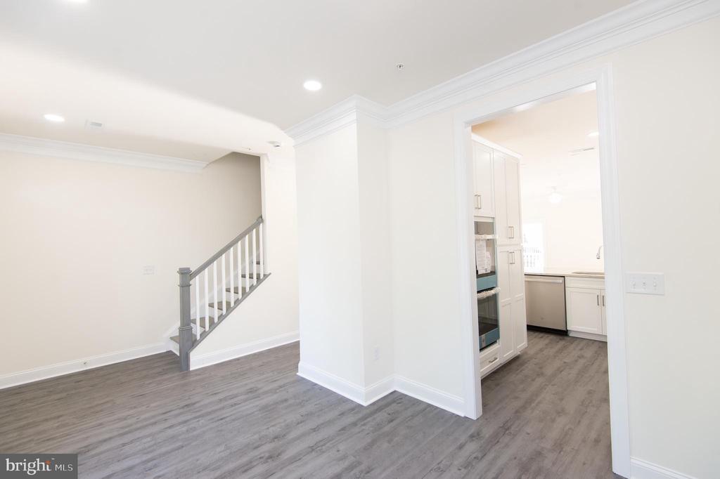 300 DIXON STREET Unit: 202