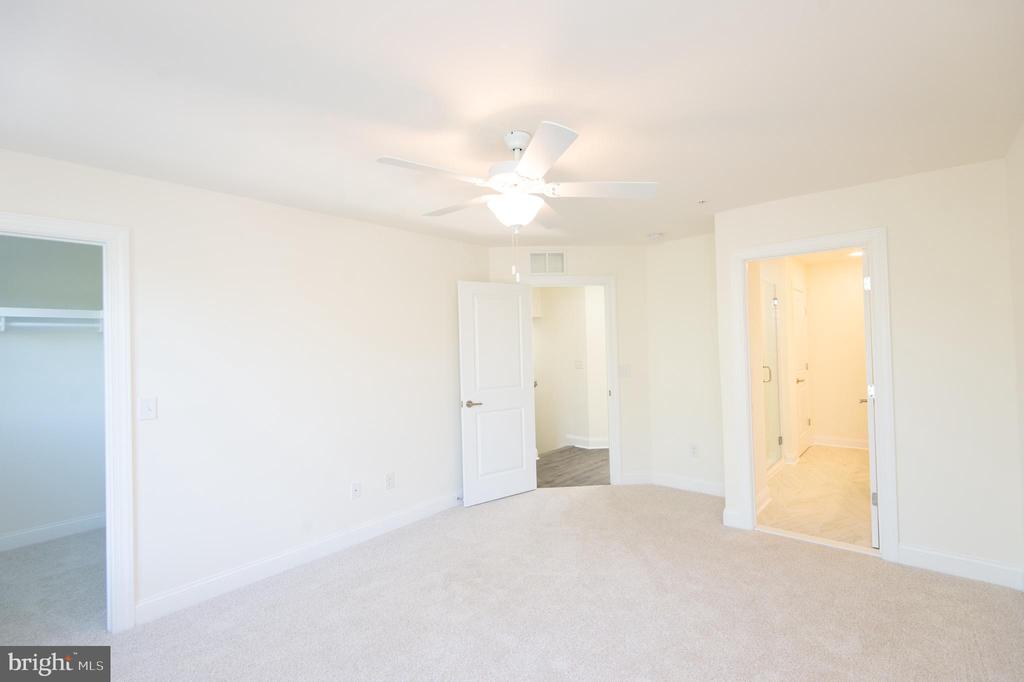 300 DIXON STREET Unit: 202