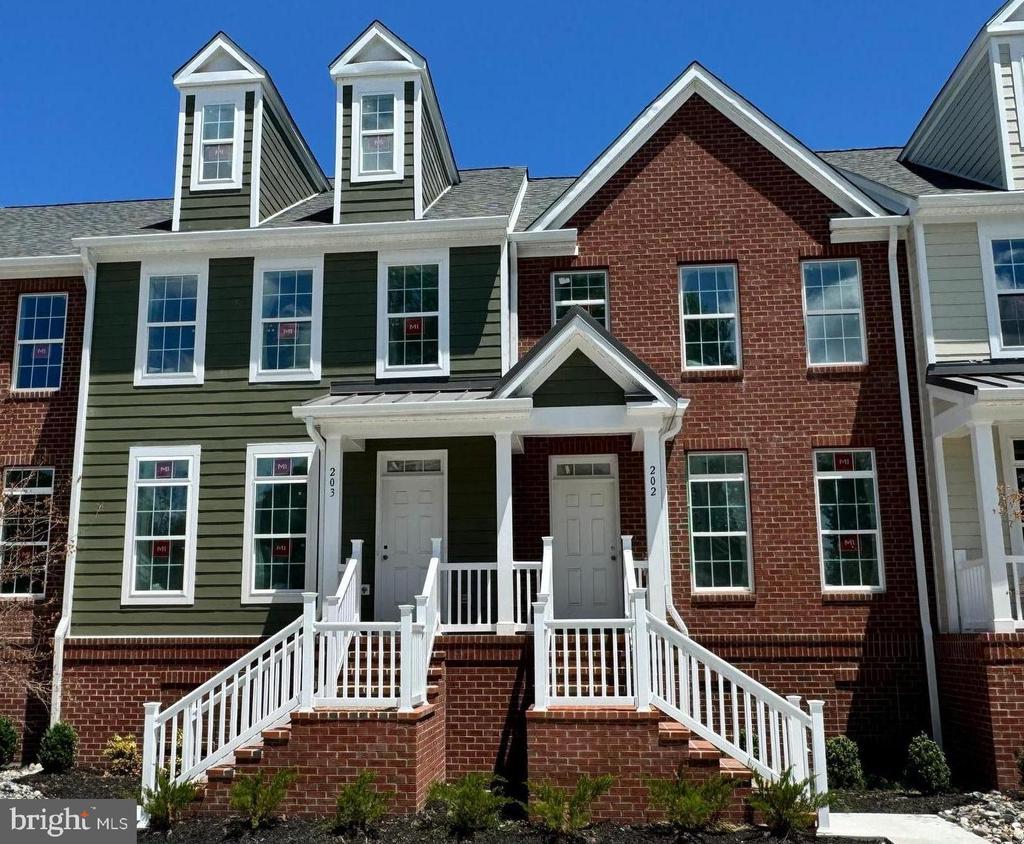 300 DIXON STREET Unit: 202