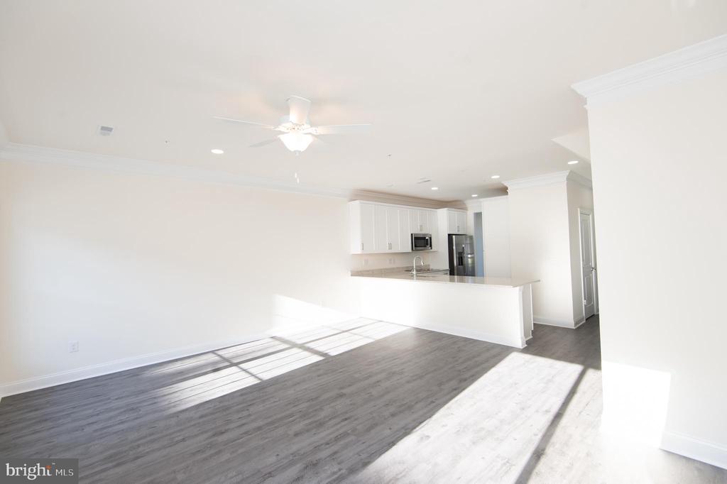 300 DIXON STREET Unit: 202
