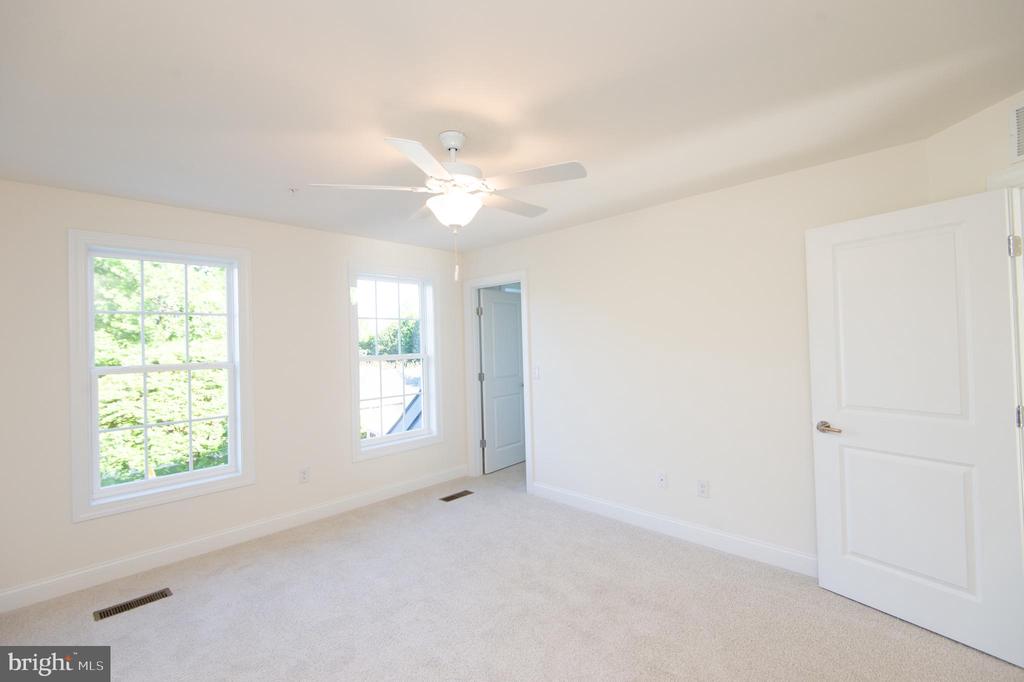 300 DIXON STREET Unit: 202
