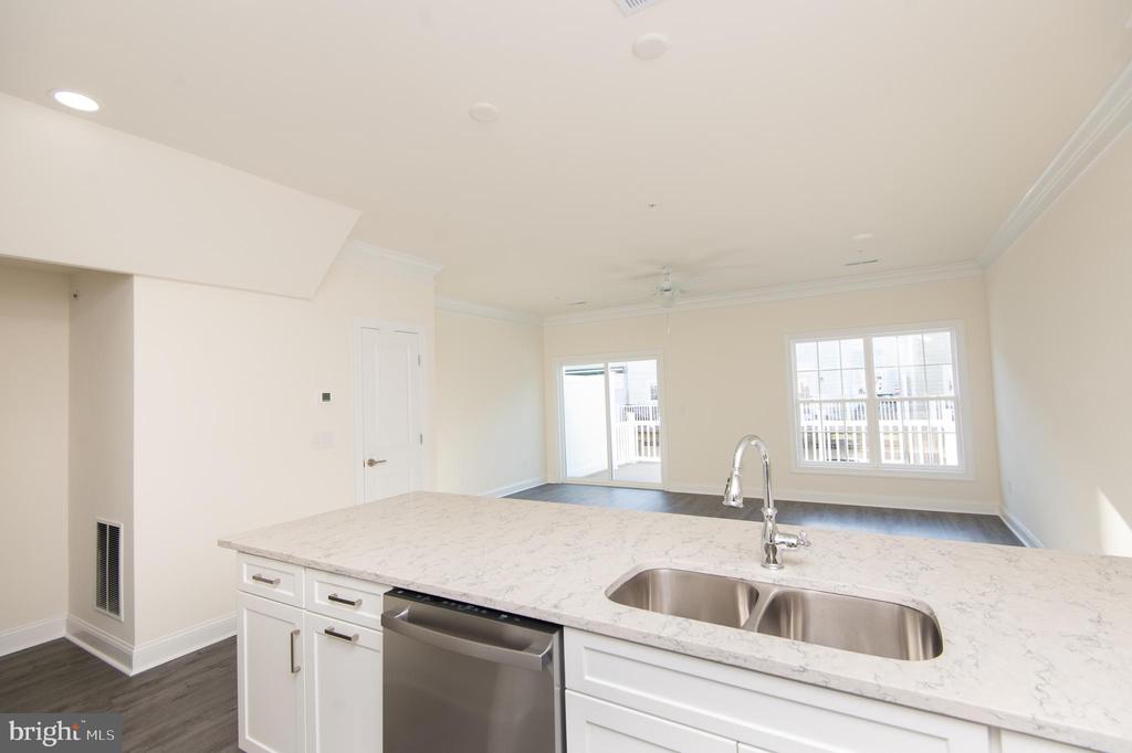 300 DIXON STREET Unit: 202