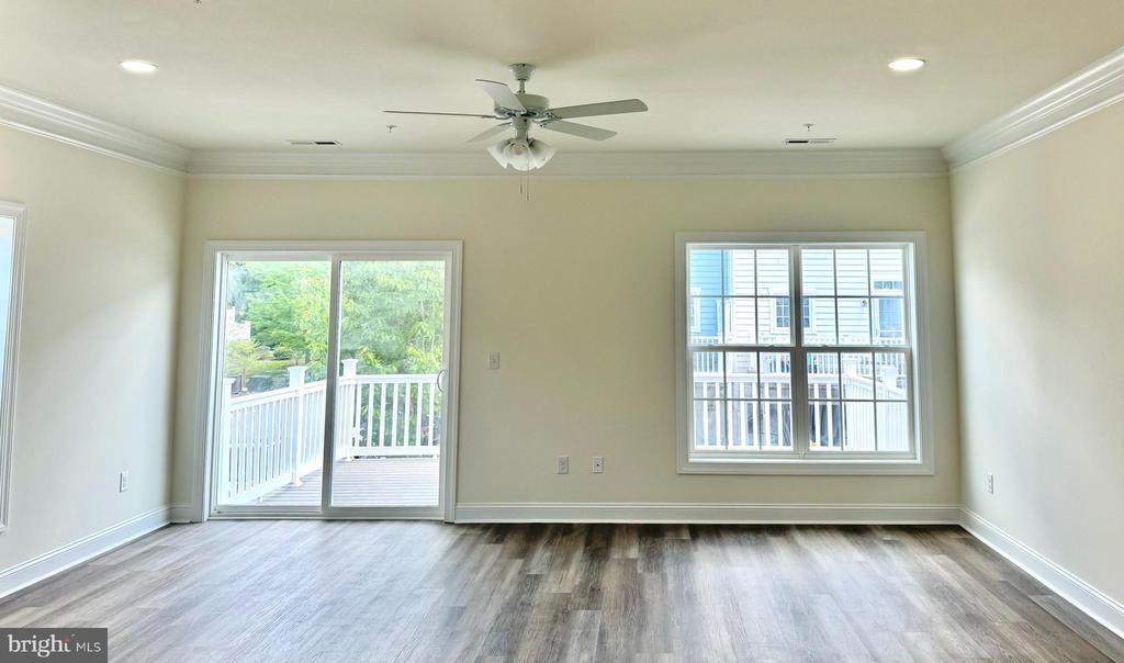 300 DIXON STREET Unit: 208