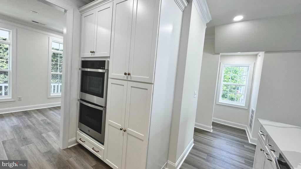 300 DIXON STREET Unit: 208