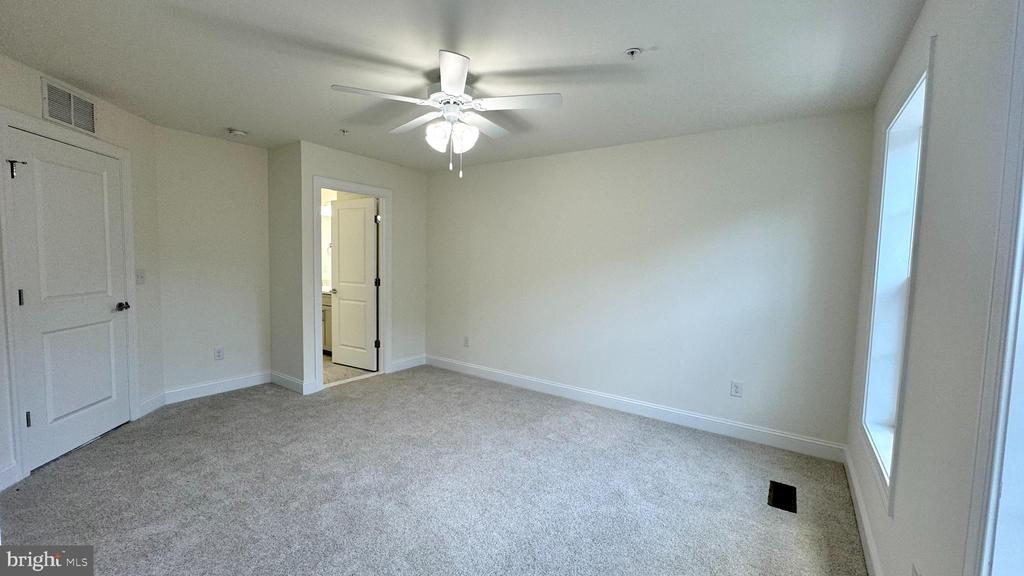 300 DIXON STREET Unit: 208