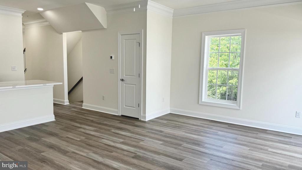 300 DIXON STREET Unit: 208