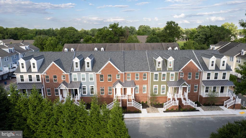 300 DIXON STREET Unit: 208