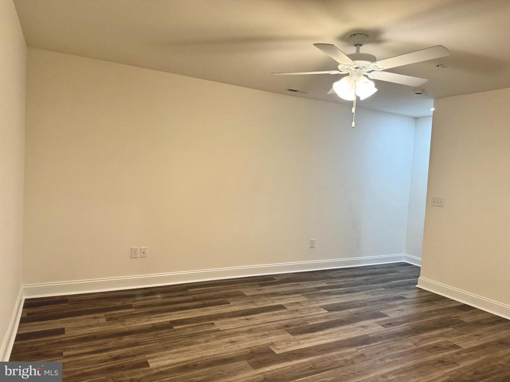 300 DIXON STREET Unit: 208