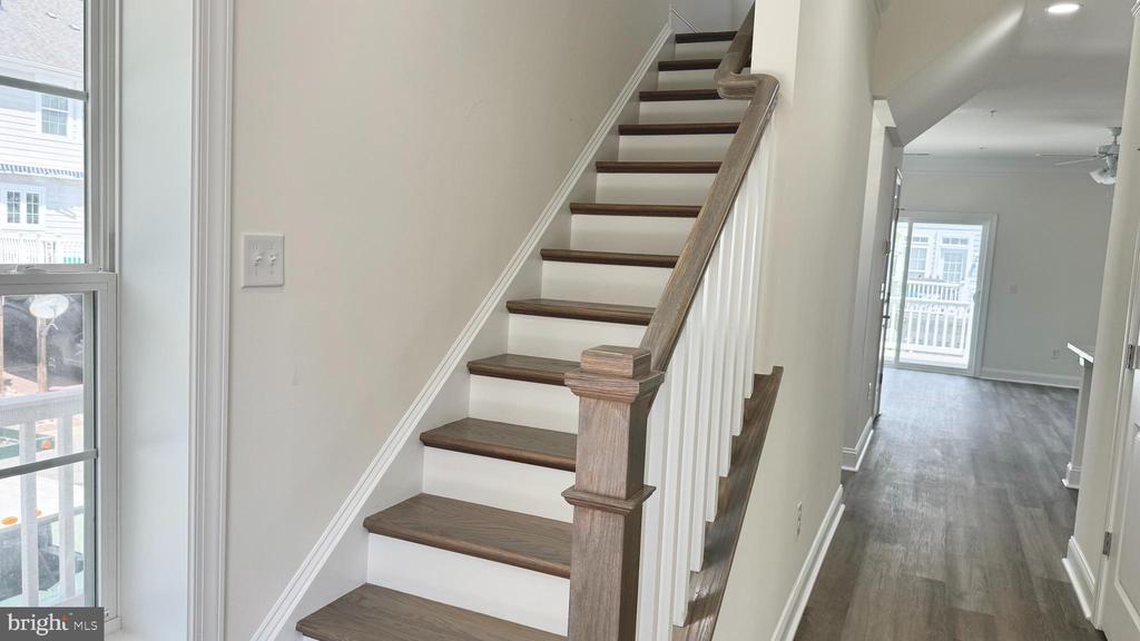 300 DIXON STREET Unit: 208