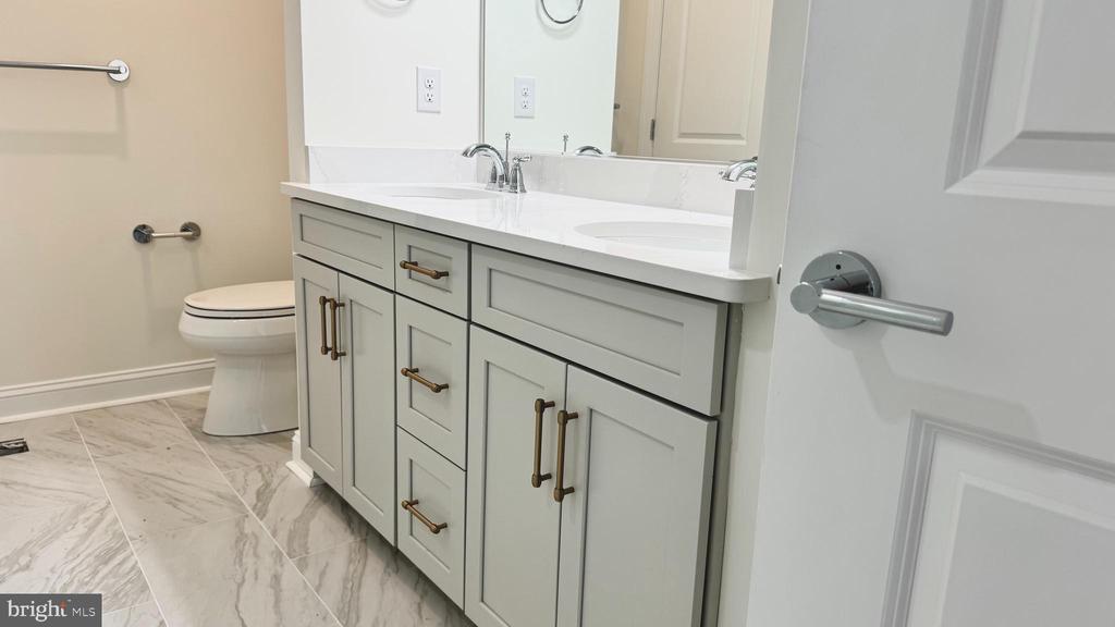 300 DIXON STREET Unit: 208