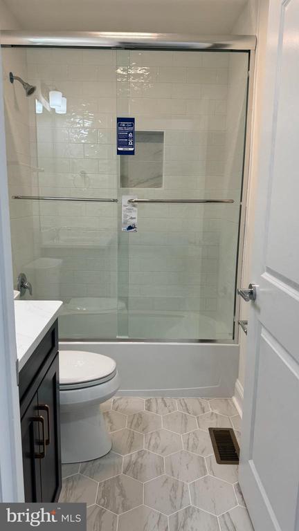300 DIXON STREET Unit: 208