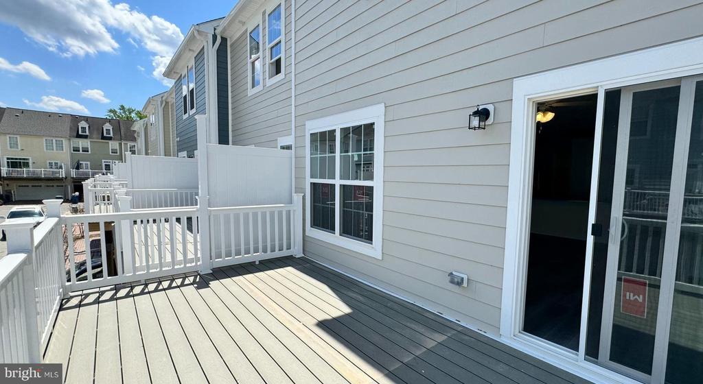 300 DIXON STREET Unit: 208