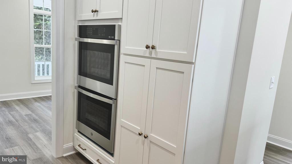 300 DIXON STREET Unit: 208