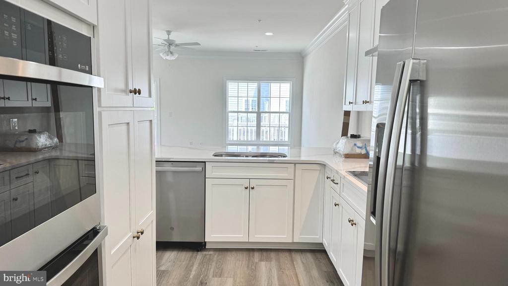 300 DIXON STREET Unit: 208