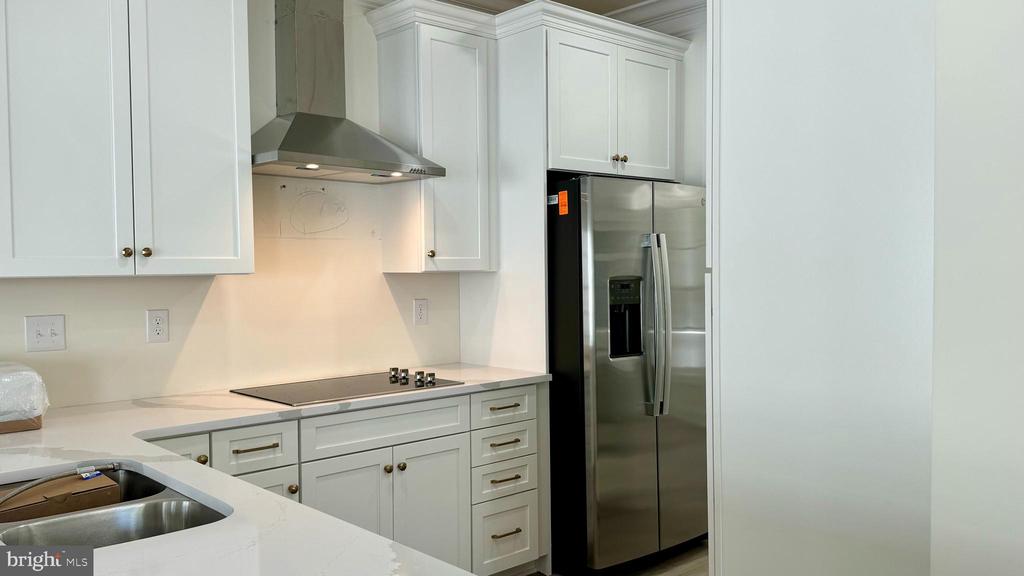 300 DIXON STREET Unit: 208