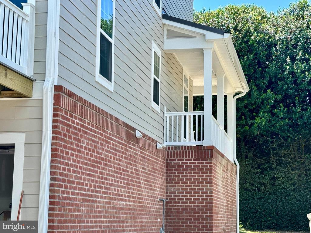 300 DIXON STREET Unit: 208