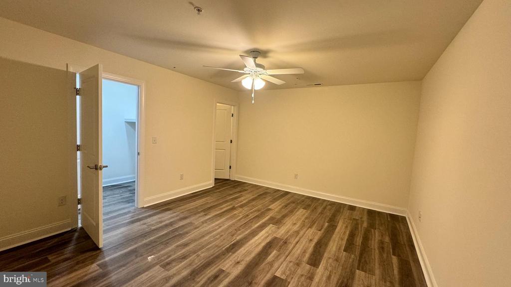300 DIXON STREET Unit: 208