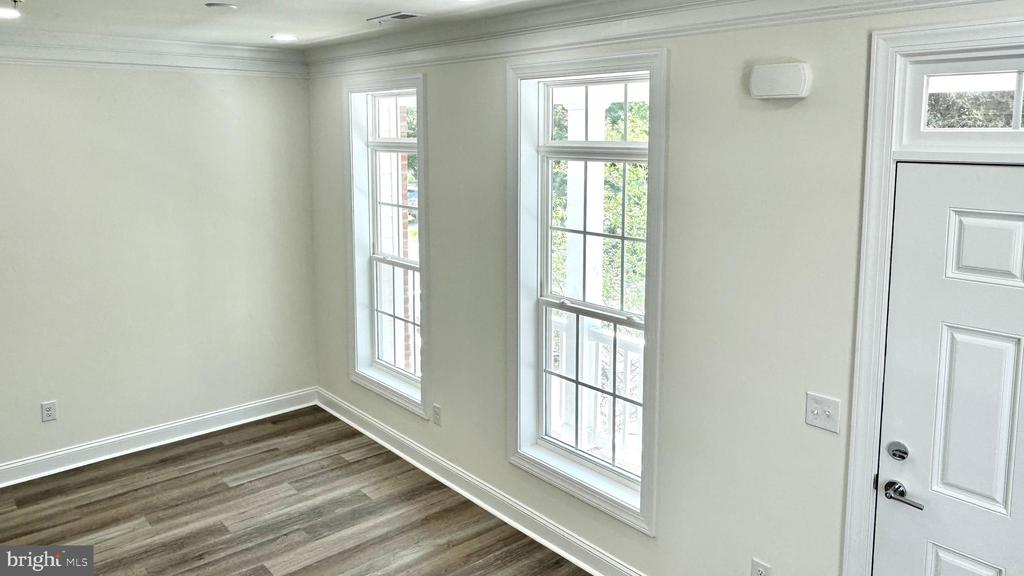 300 DIXON STREET Unit: 208