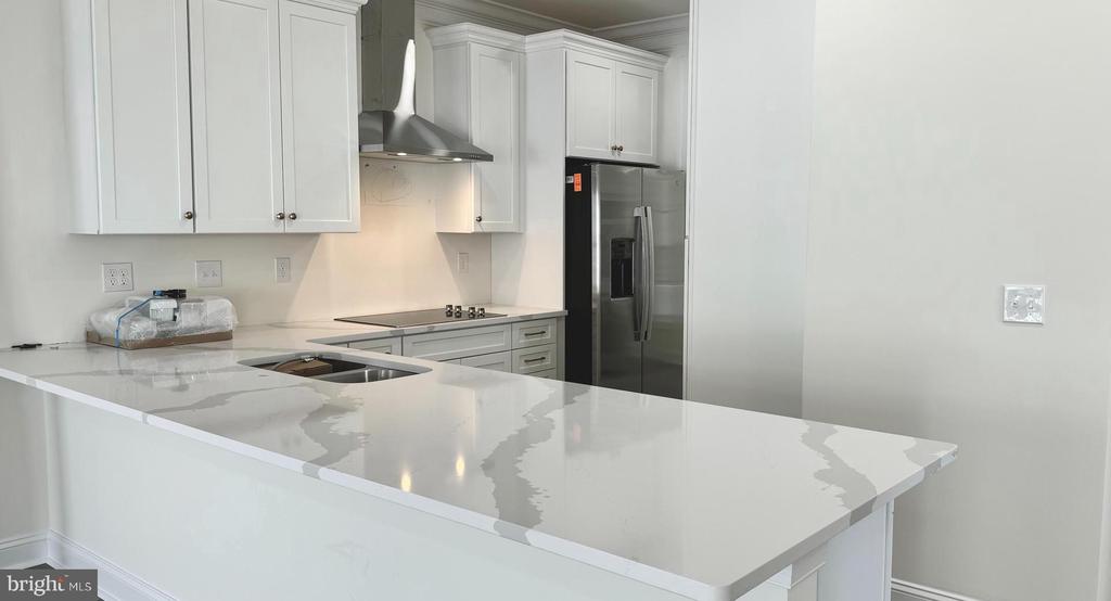 300 DIXON STREET Unit: 208