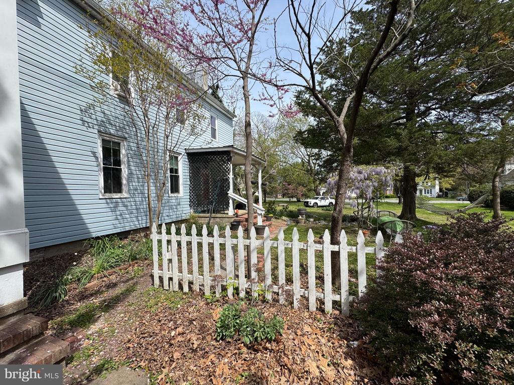 317 N WASHINGTON STREET