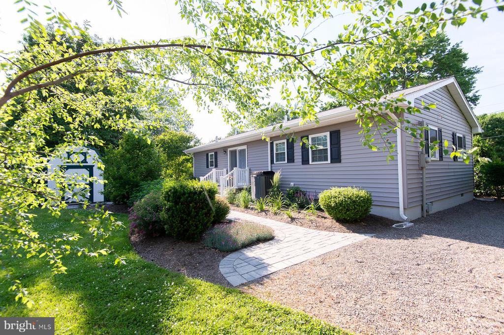 412 SALMON AVE