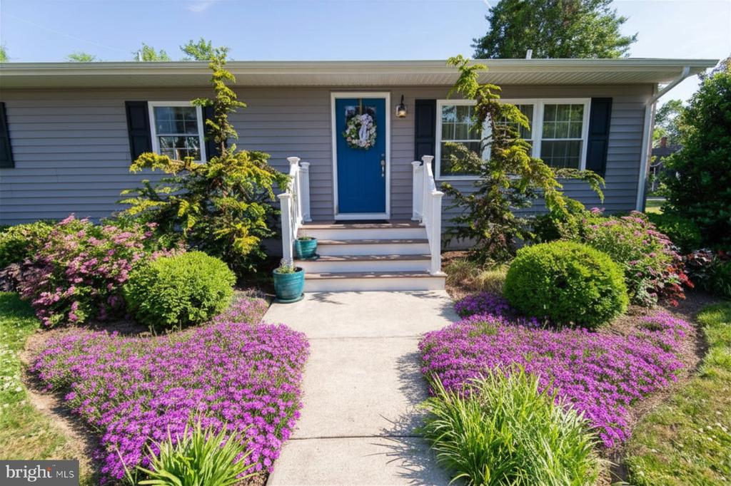 412 SALMON AVE