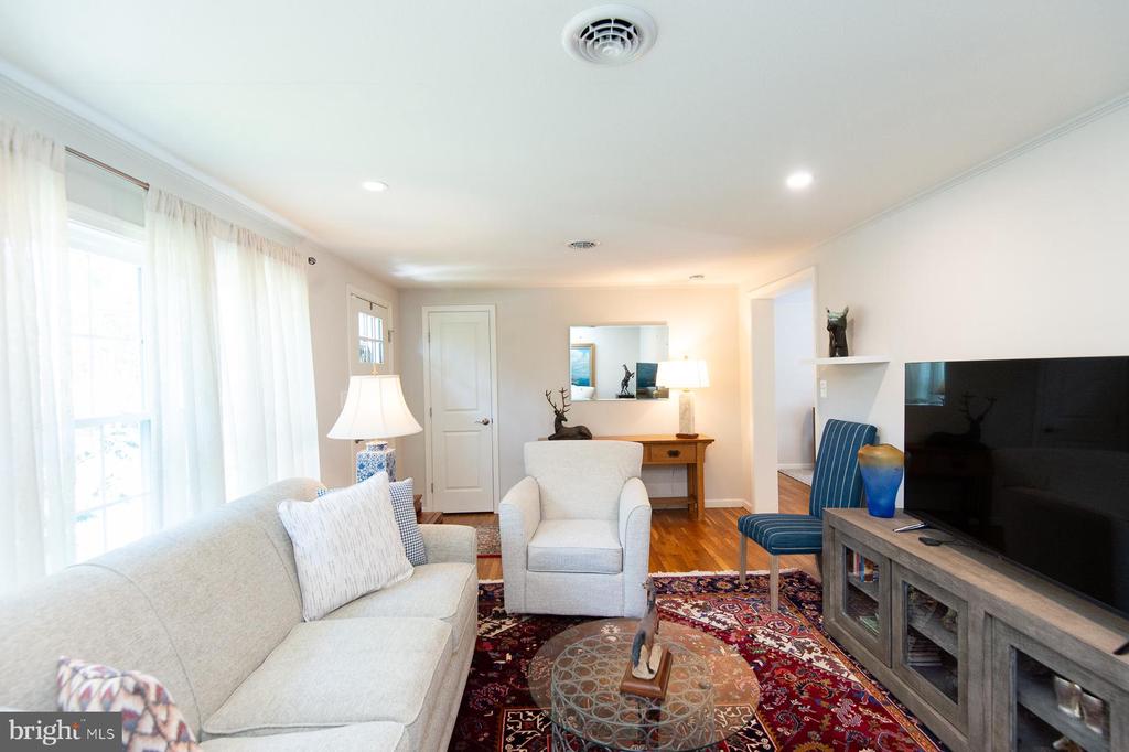 412 SALMON AVE