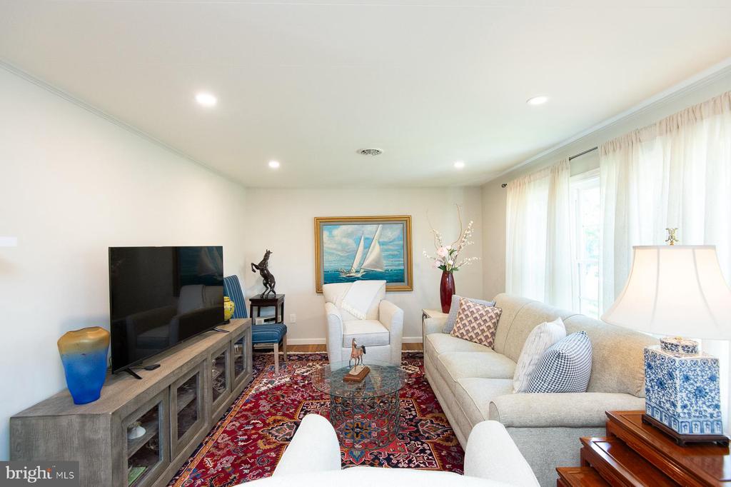 412 SALMON AVE