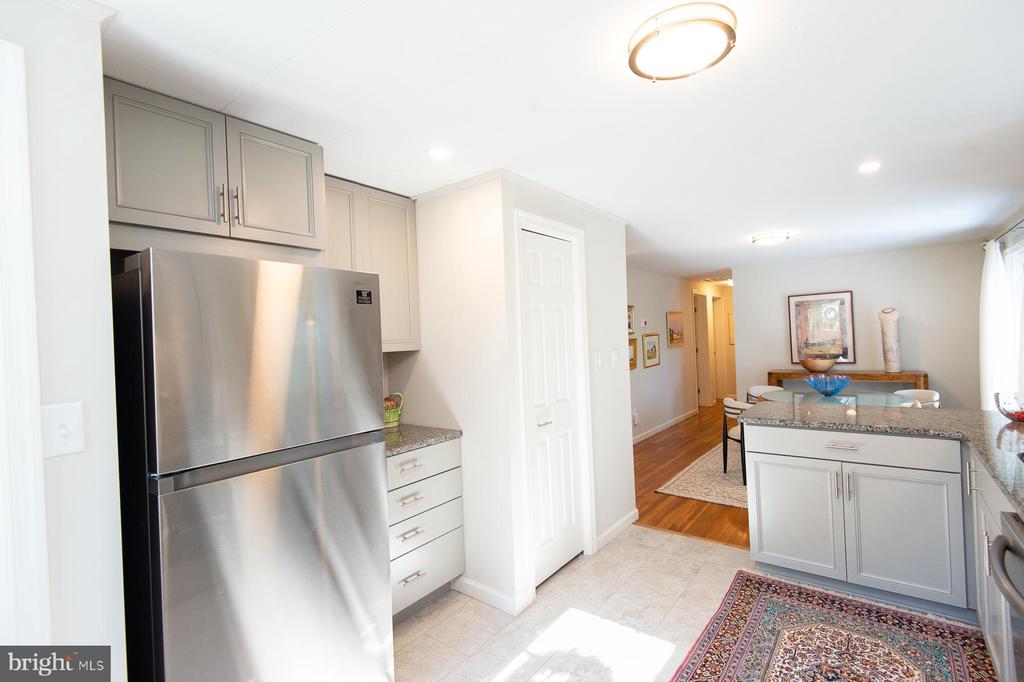 412 SALMON AVE