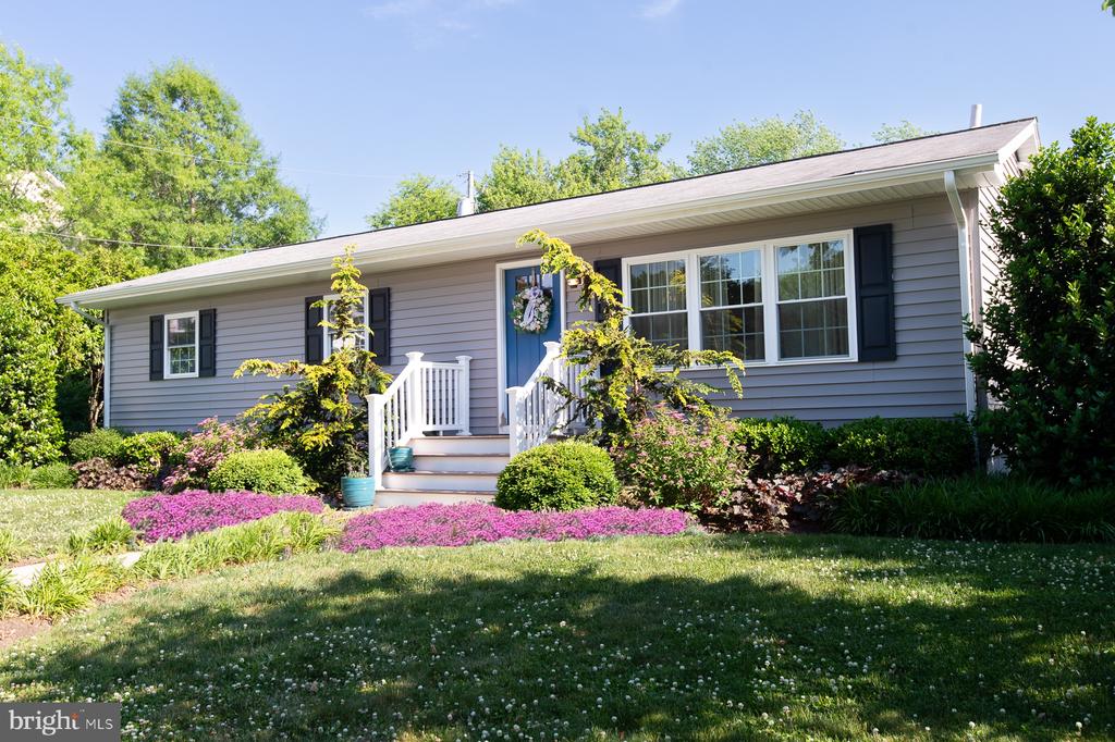 412 SALMON AVE