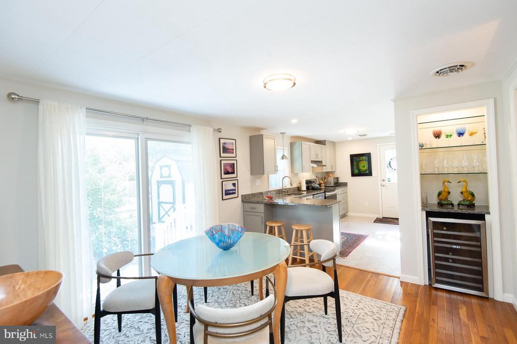 412 SALMON AVE