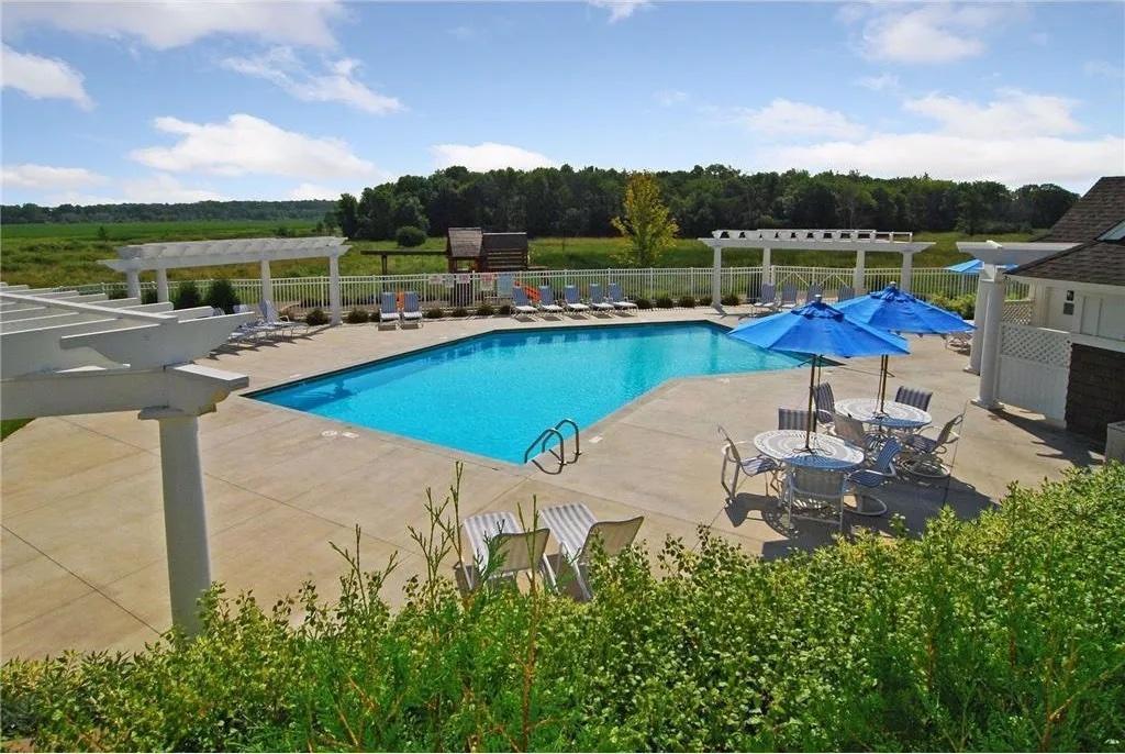 4472 Bluebell Trail S